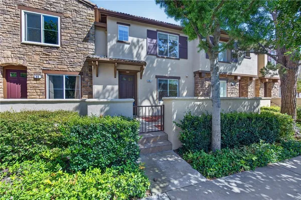 $1,108,000 | 90 Topaz, Irvine, CA 92602