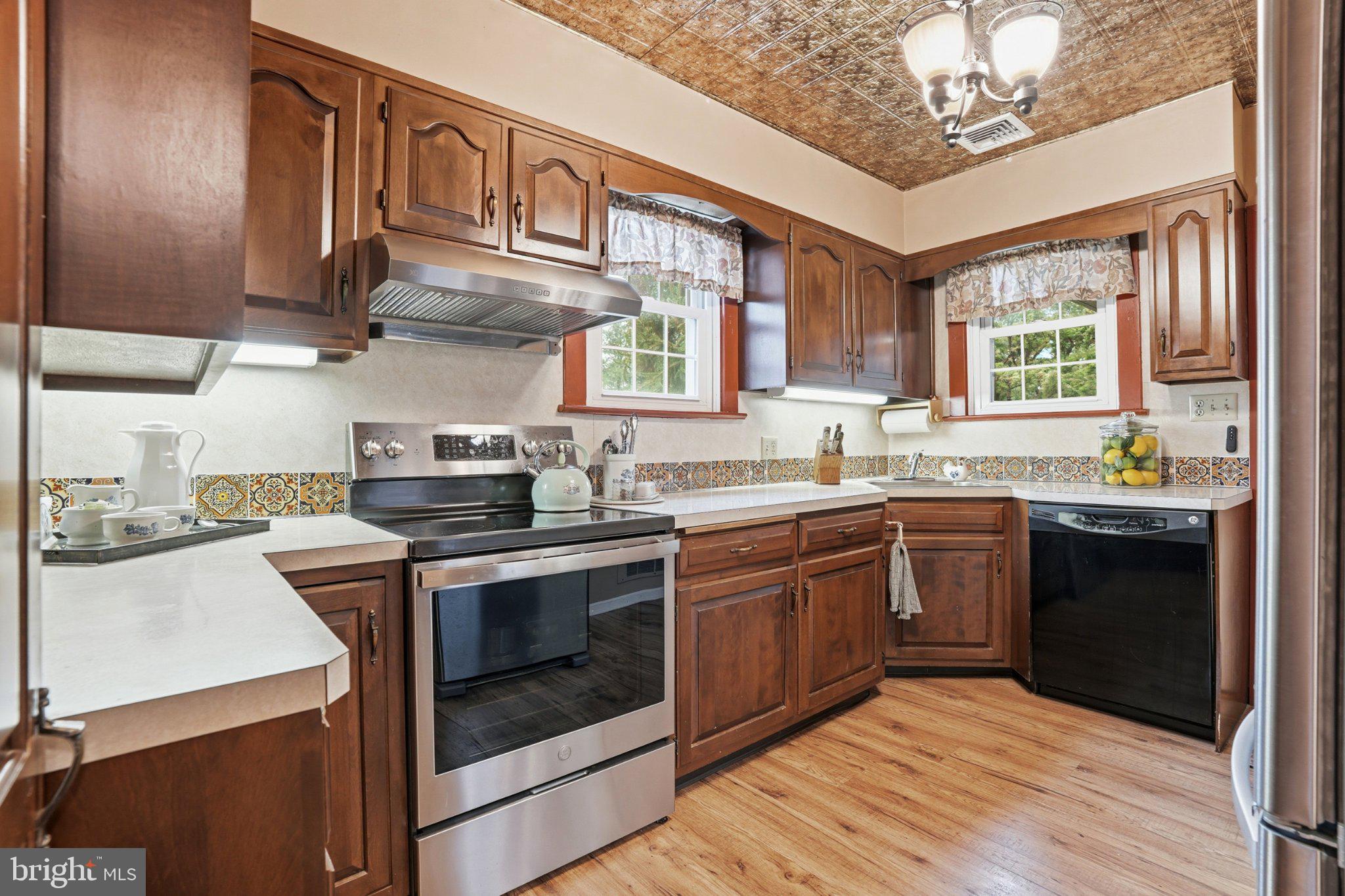 115 Church Road Telford, PA 18969 - Photo 7 of 29 Charming kitchen with warm wood tones.
