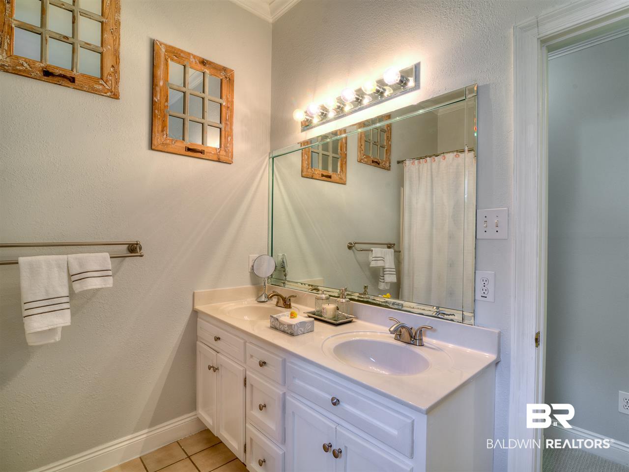 107 Pinetop Circle West Fairhope, AL 36532 - Photo 19 of 32 Guest Bathroom