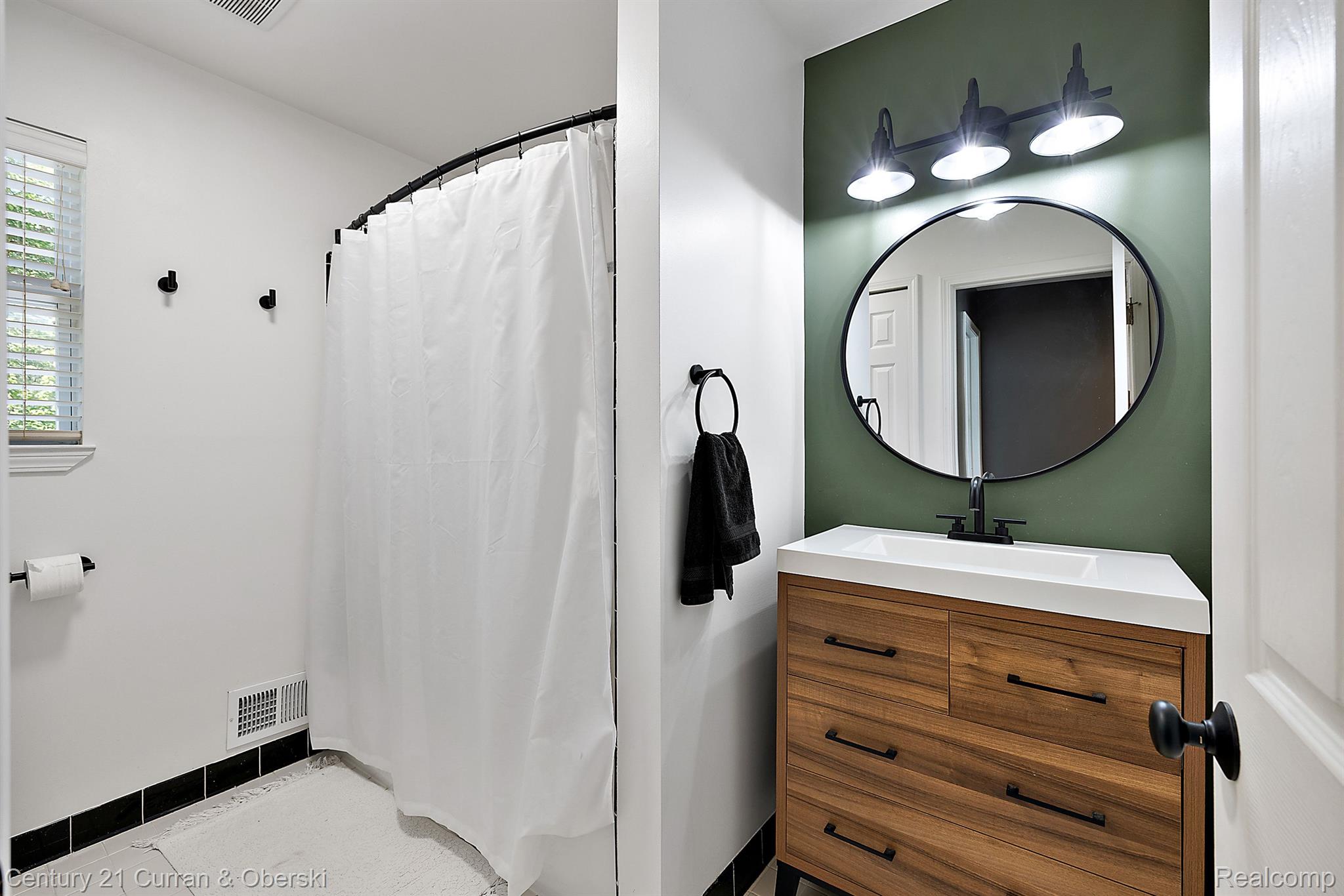 3118 Trafford Road Royal Oak, MI 48073 - Photo 21 of 34 full bath