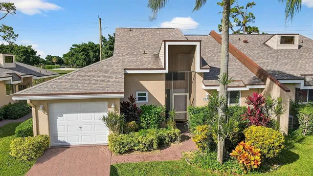 $283,500 | 6869 Fountains Circle, Unit 6869, Lake Worth, FL 33467