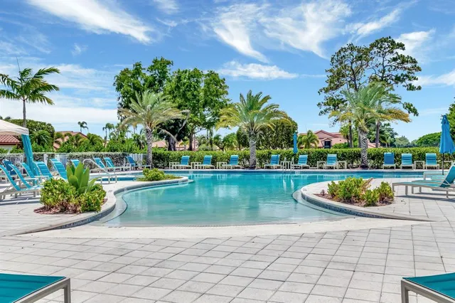 $283,500 | 6869 Fountains Circle, Unit 6869, Lake Worth, FL 33467