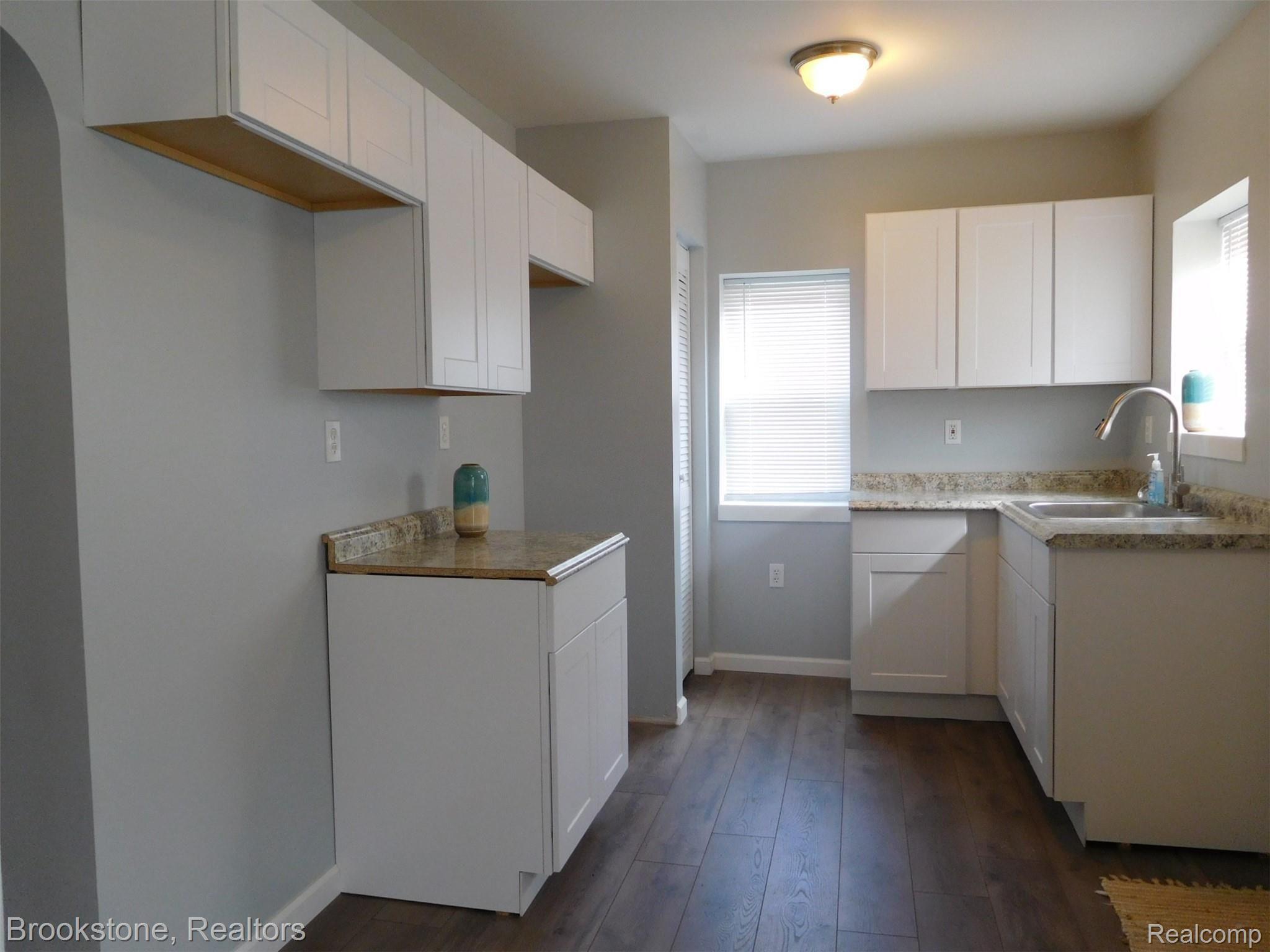 2637 Frankson Avenue Rochester, MI 48307 - Photo 13 of 14 NEW CABINETS, COUNTERS, DRAWERS