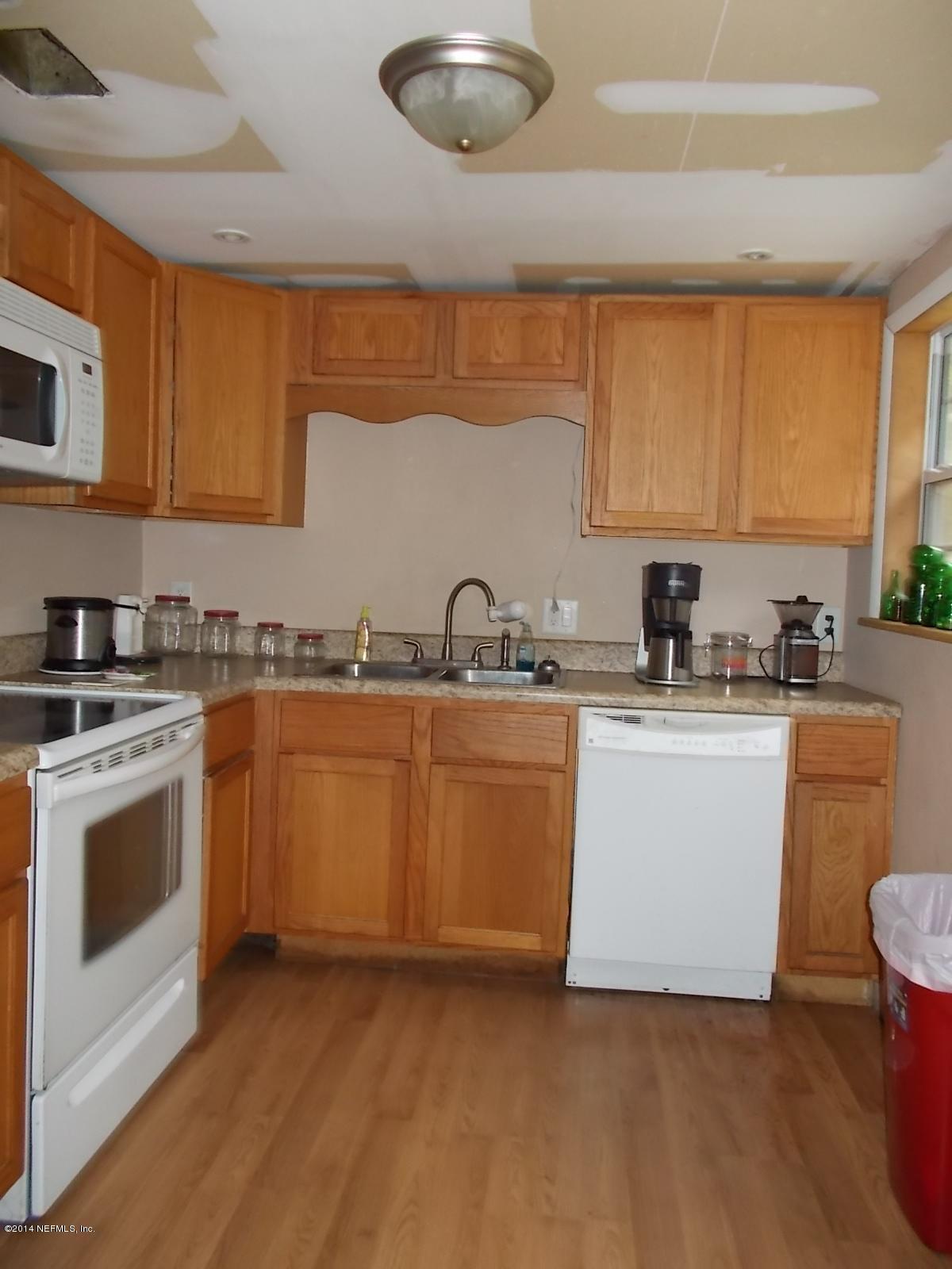 5727 Hurdia Road Jacksonville, FL 32244 - Photo 3 of 12 Kitchen