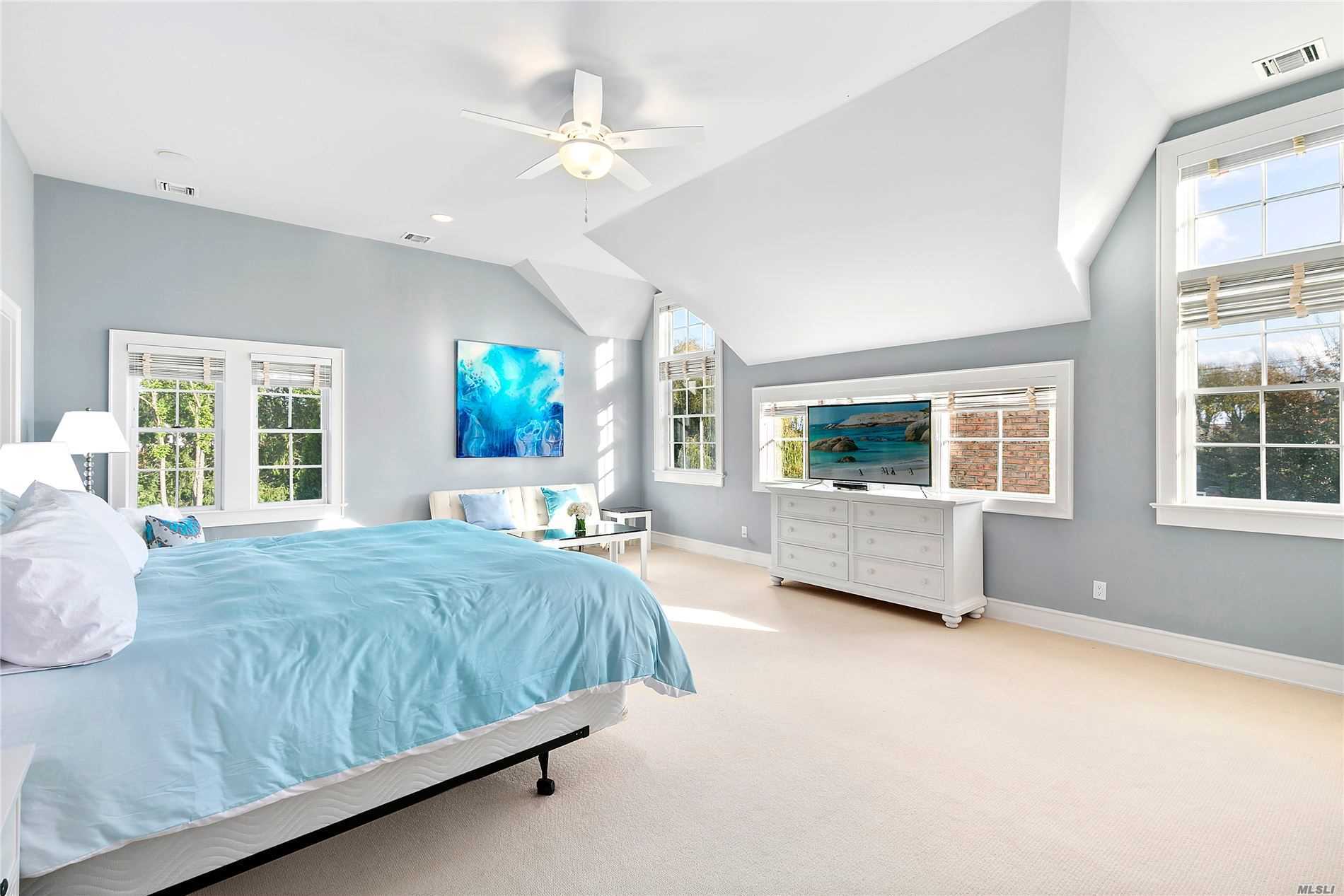 375 Wickapogue Road Southampton, NY 11968 - Photo 12 of 20