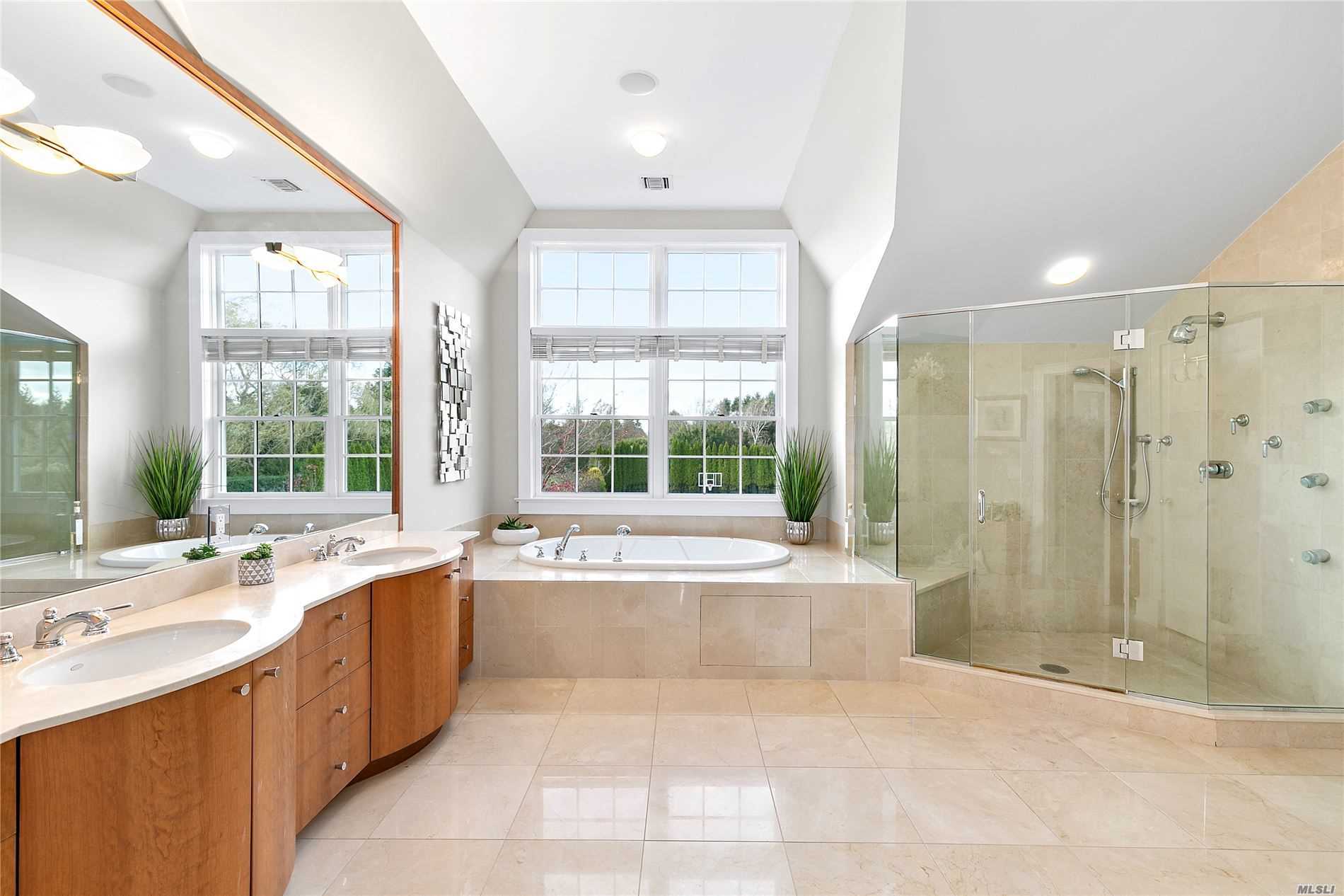 375 Wickapogue Road Southampton, NY 11968 - Photo 13 of 20