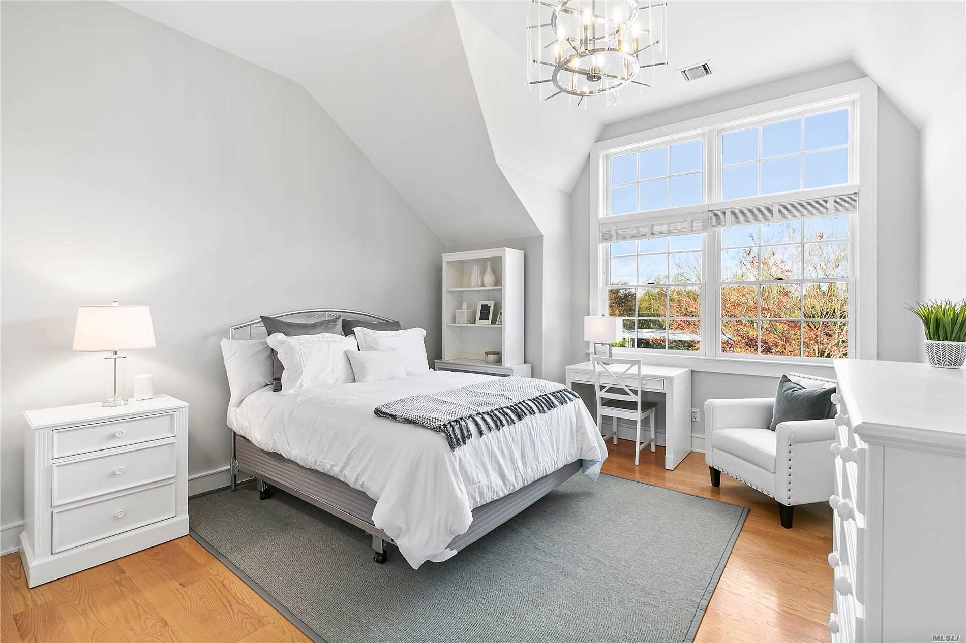 375 Wickapogue Road Southampton, NY 11968 - Photo 14 of 20