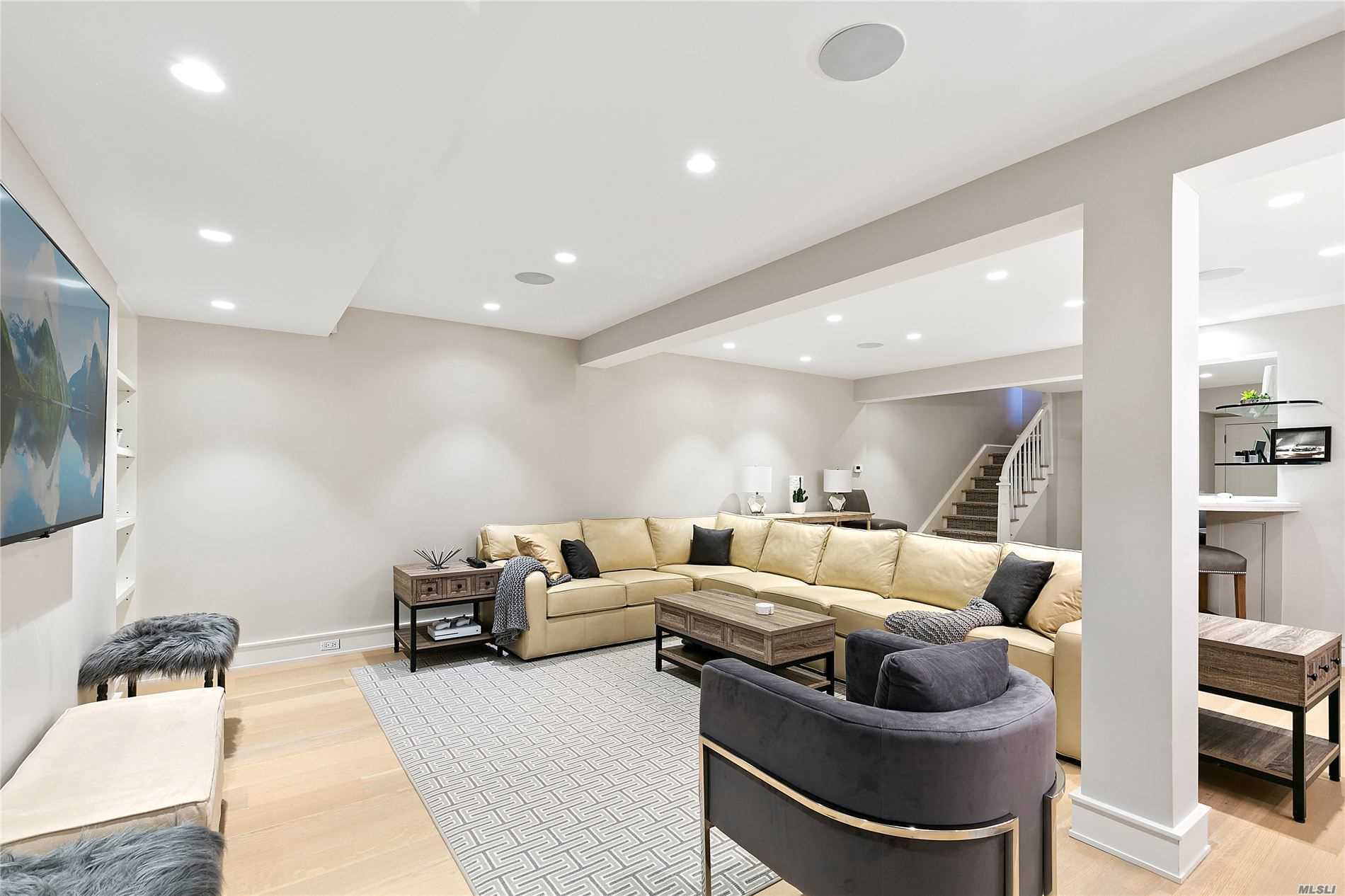 375 Wickapogue Road Southampton, NY 11968 - Photo 16 of 20