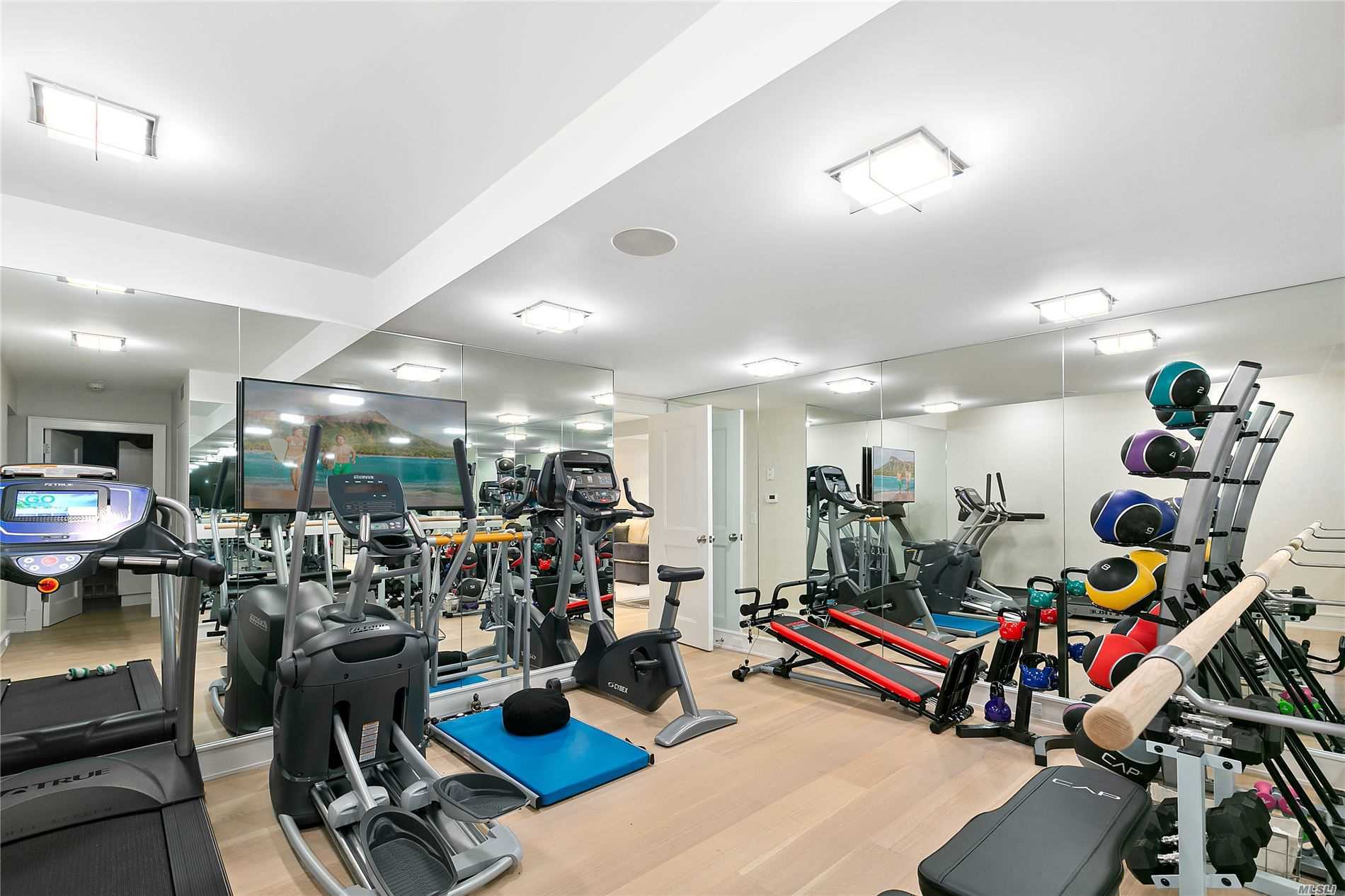 375 Wickapogue Road Southampton, NY 11968 - Photo 18 of 20