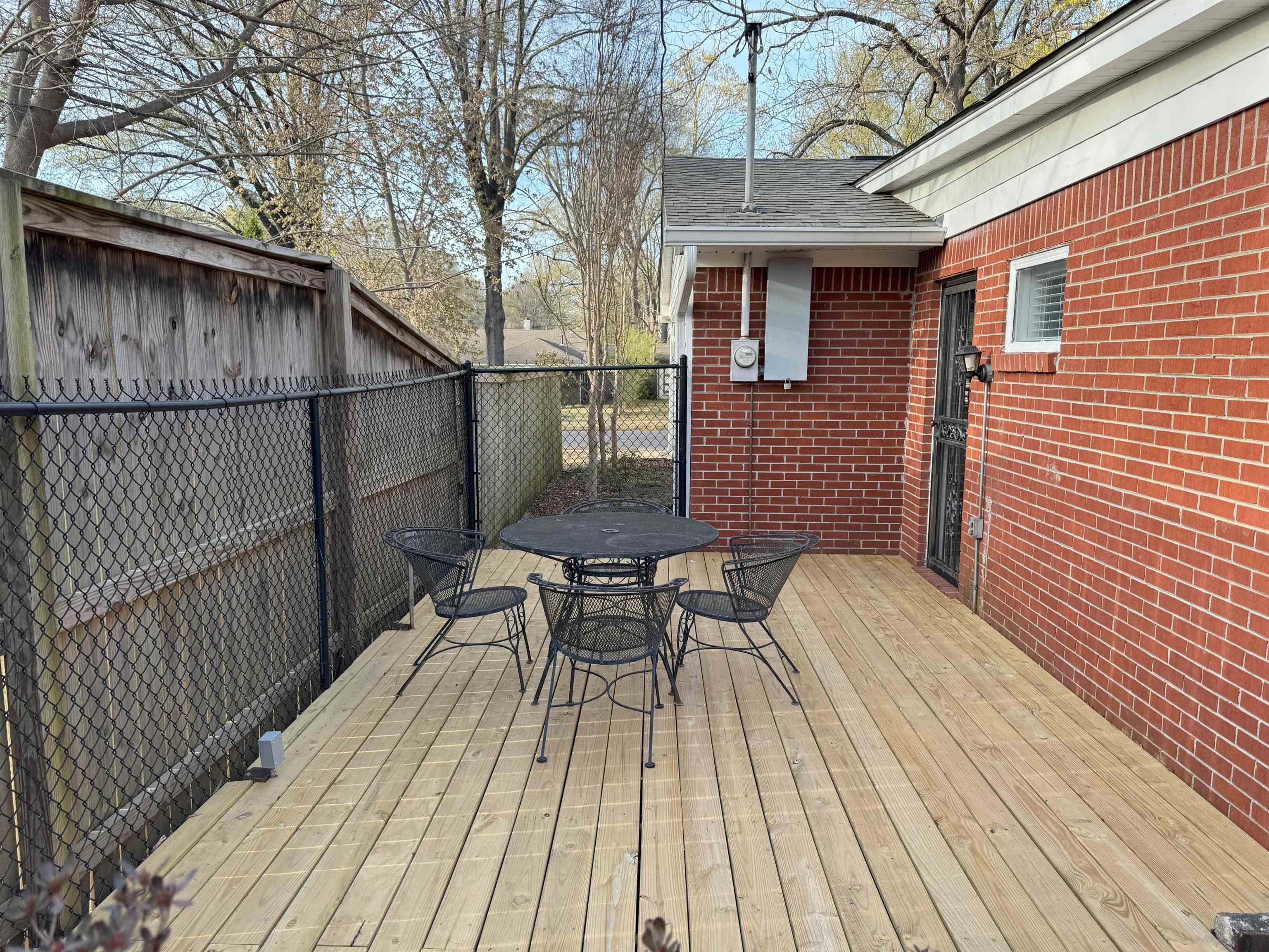 4803 Hummingbird Lane Memphis, TN 38117 - Photo 32 of 36 a balcony with wooden floor table and chairs