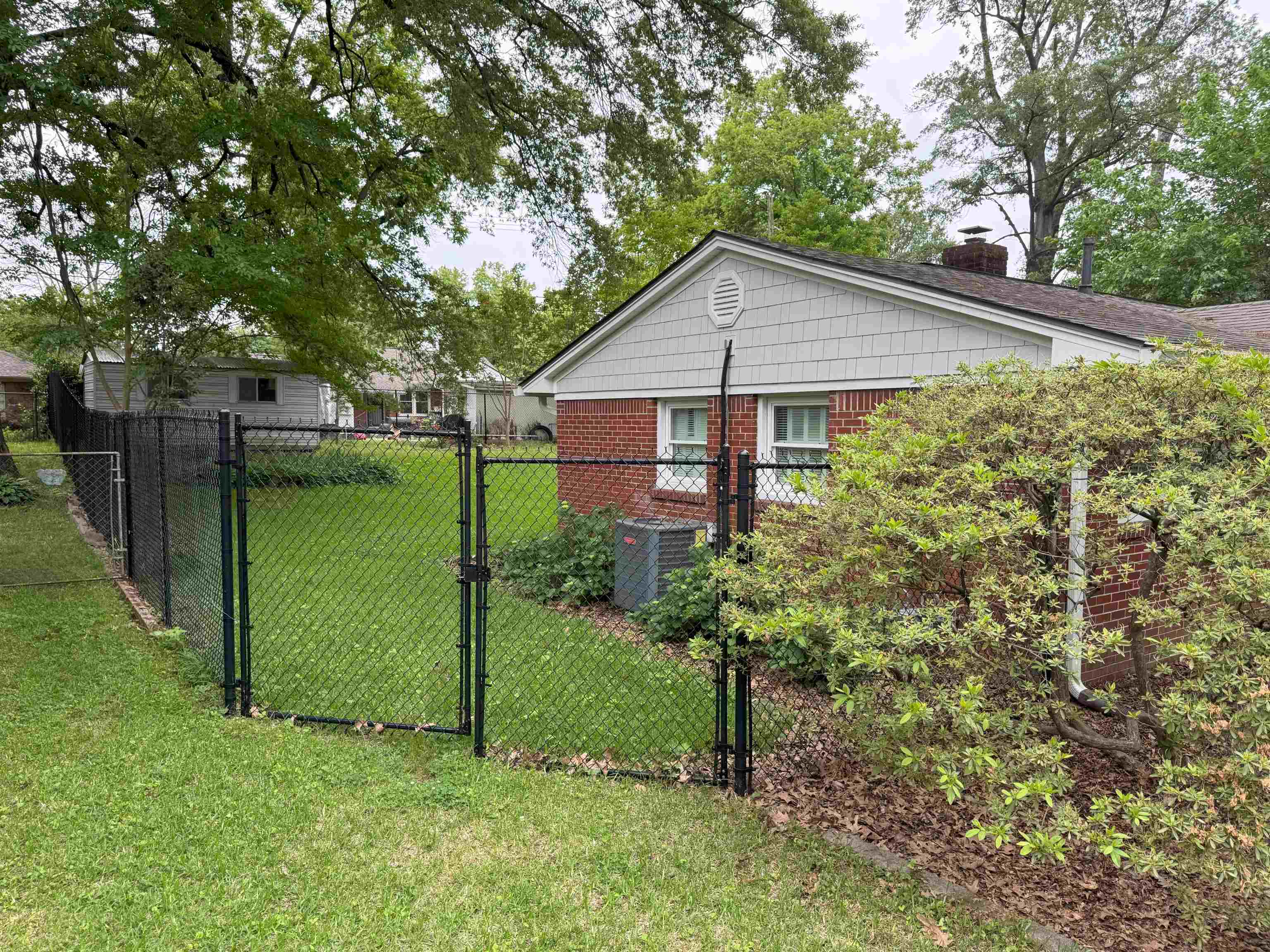 4803 Hummingbird Lane Memphis, TN 38117 - Photo 3 of 36 a view of a house with a yard