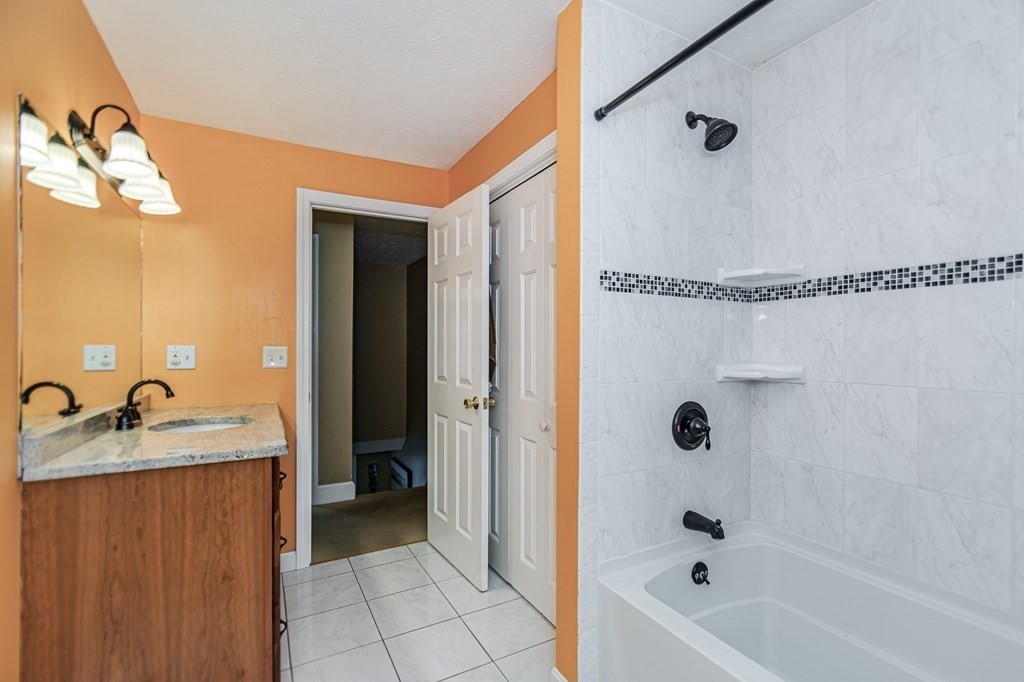 76 Stonegate Road, Unit 60 Chelmsford, MA 01824 - Photo 17 of 39