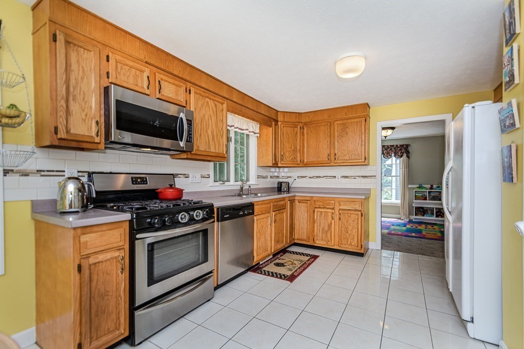 76 Stonegate Road, Unit 60 Chelmsford, MA 01824 - Photo 9 of 39