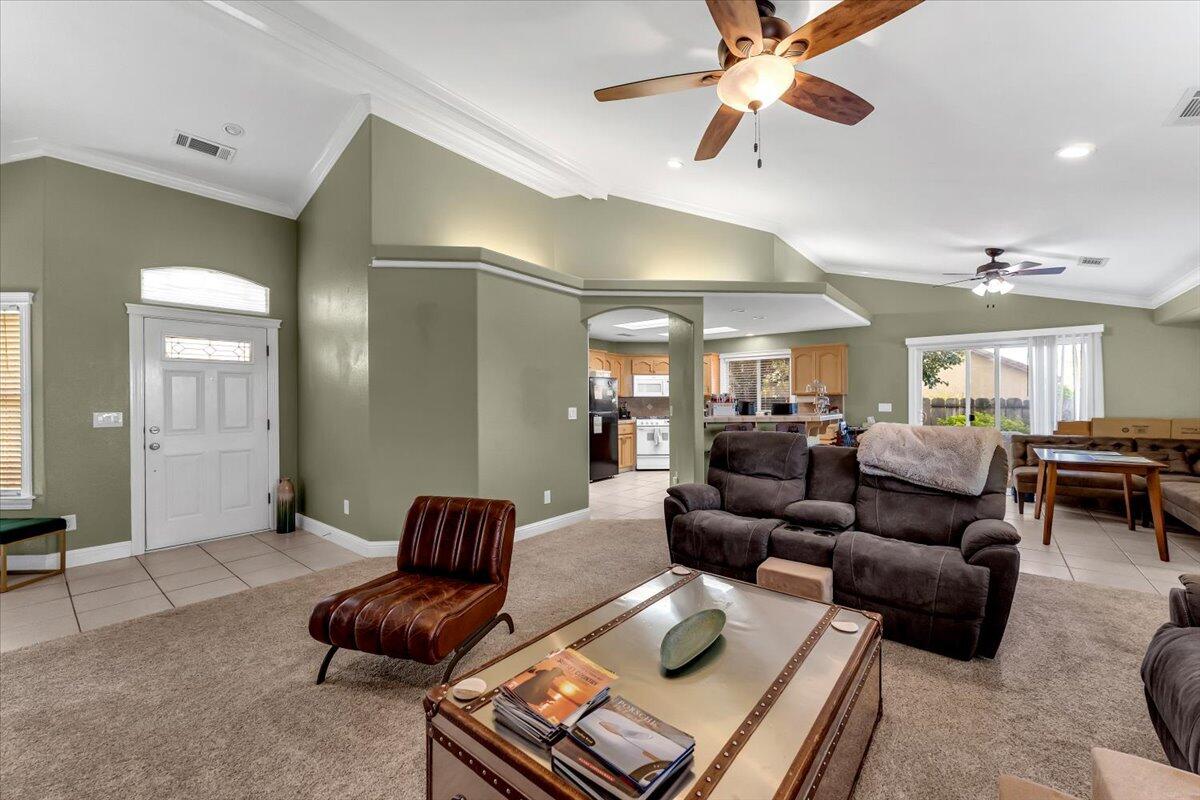 1119 River Ridge Drive Redding, CA 96003 - Photo 11 of 57 Living Room