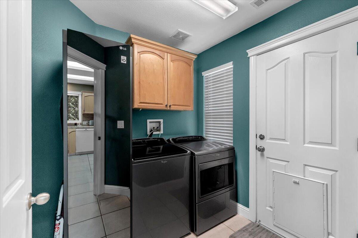 1119 River Ridge Drive Redding, CA 96003 - Photo 31 of 57 Laundry Room