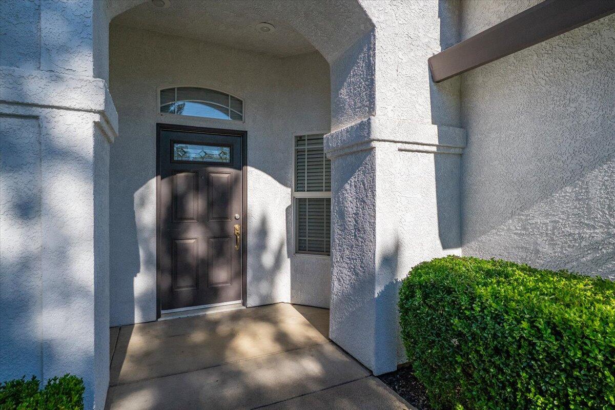 1119 River Ridge Drive Redding, CA 96003 - Photo 6 of 57 Front Door