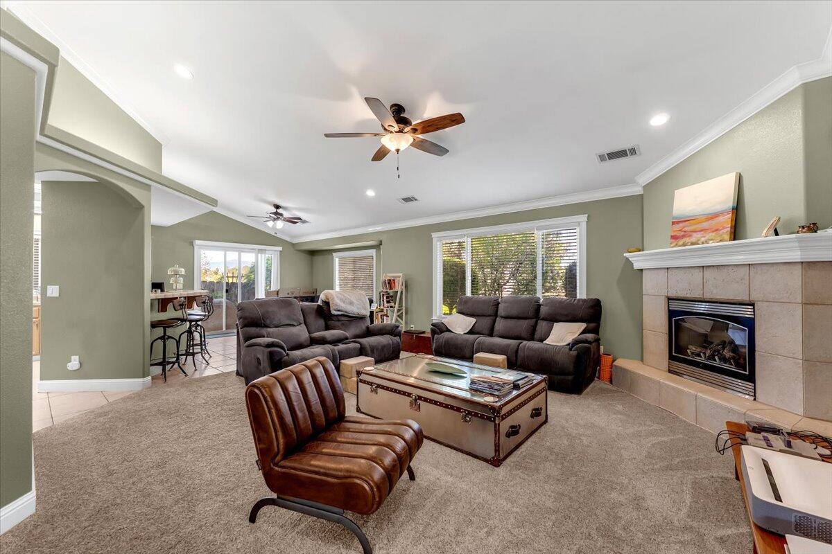 1119 River Ridge Drive Redding, CA 96003 - Photo 8 of 57 Living Room