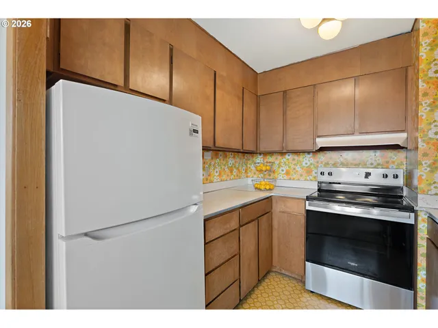 $310,000 | 1220 Northeast 17th Avenue, Unit 8F, Portland, OR 97232