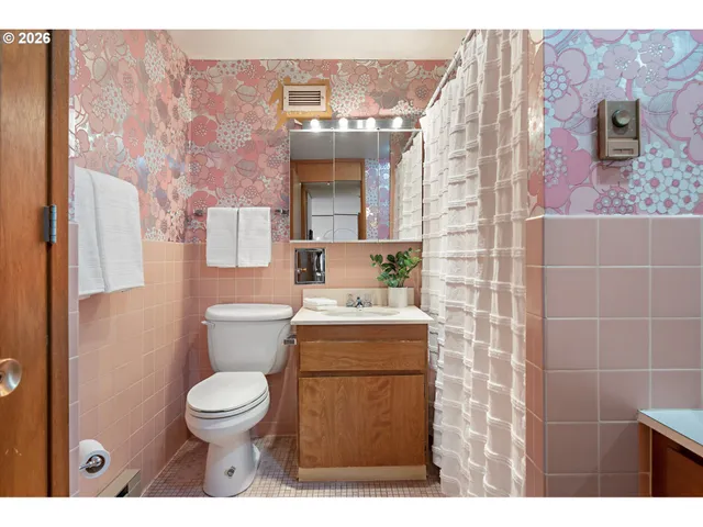 $310,000 | 1220 Northeast 17th Avenue, Unit 8F, Portland, OR 97232