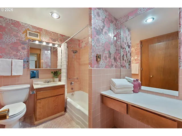 $310,000 | 1220 Northeast 17th Avenue, Unit 8F, Portland, OR 97232