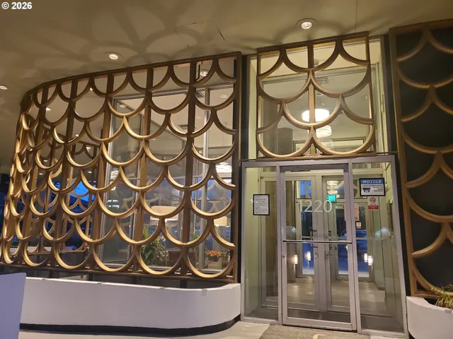 $310,000 | 1220 Northeast 17th Avenue, Unit 8F, Portland, OR 97232