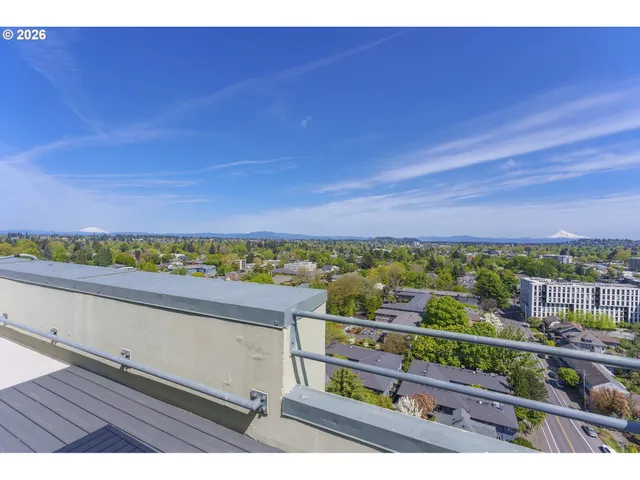 $310,000 | 1220 Northeast 17th Avenue, Unit 8F, Portland, OR 97232