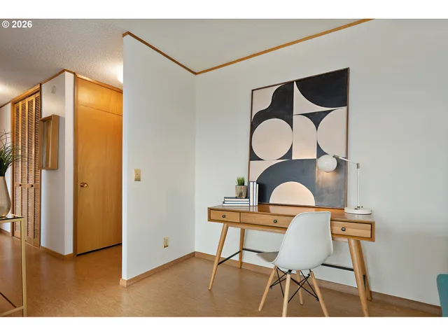 $310,000 | 1220 Northeast 17th Avenue, Unit 8F, Portland, OR 97232