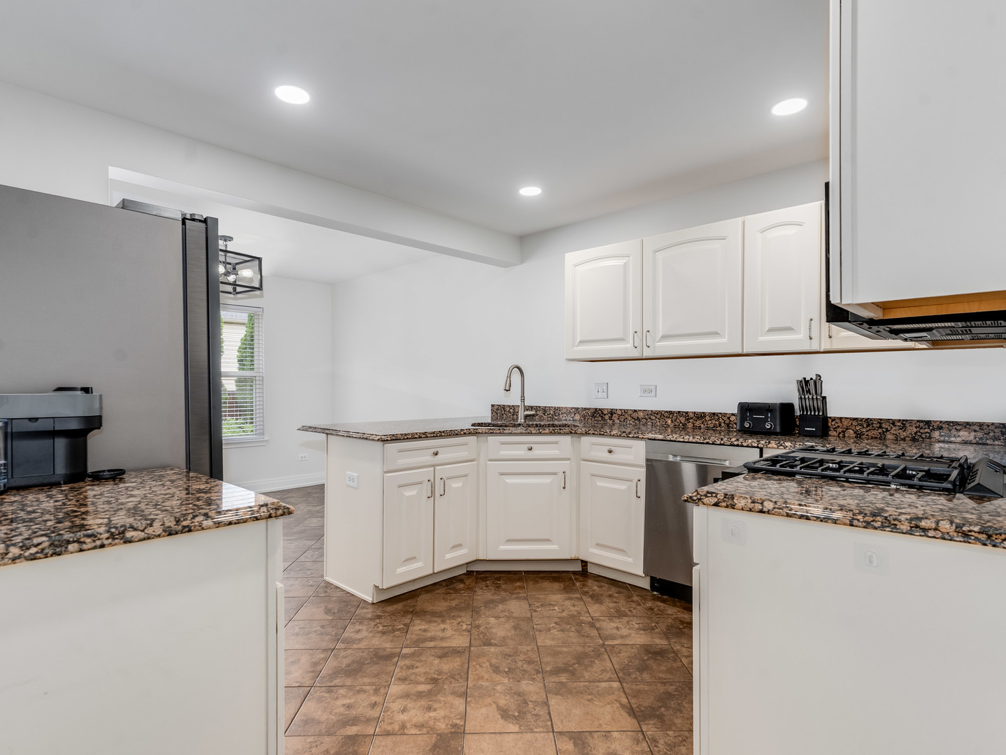 3721 Harms Road Joliet, IL 60435 - Photo 10 of 28