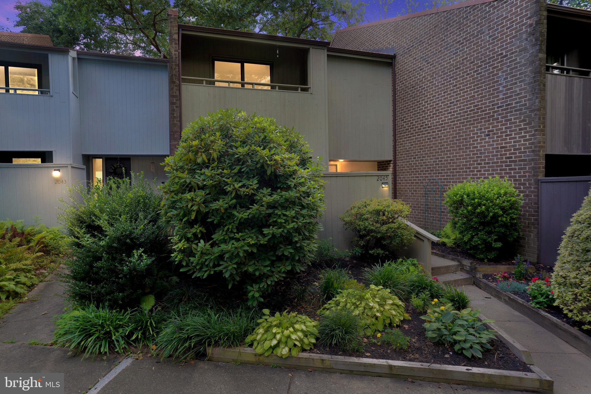2045 Approach Lane Reston, VA 20191 - Photo 2 of 41 Gallery Image 2