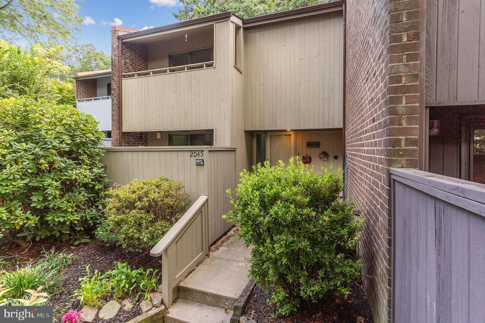 2045 Approach Lane Reston, VA 20191 - Photo 3 of 41 Gallery Image 3