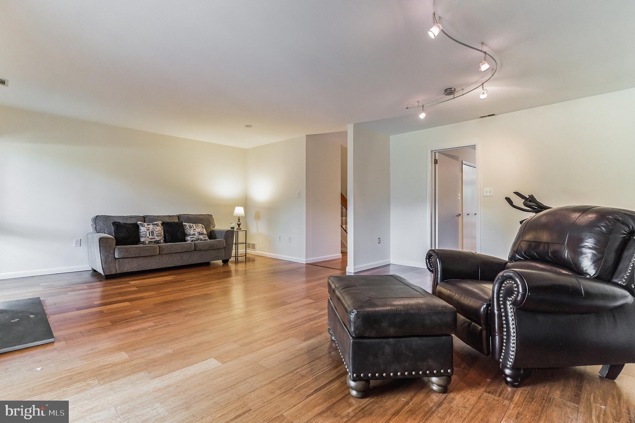 2045 Approach Lane Reston, VA 20191 - Photo 4 of 41 Gallery Image 4