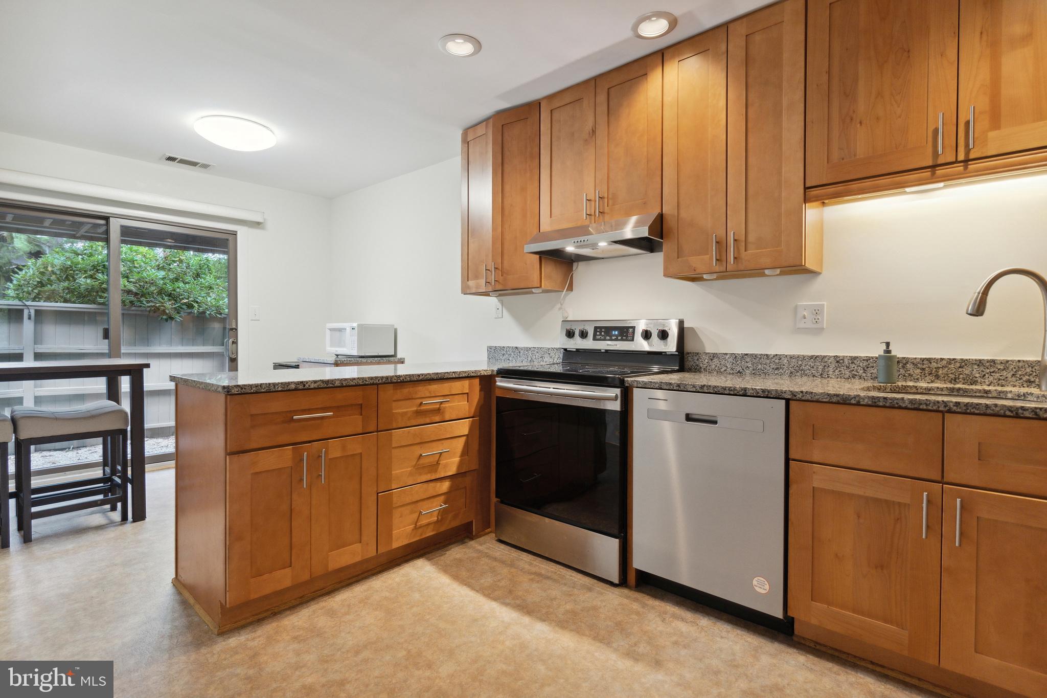 2045 Approach Lane Reston, VA 20191 - Photo 7 of 41 Gallery Image 7