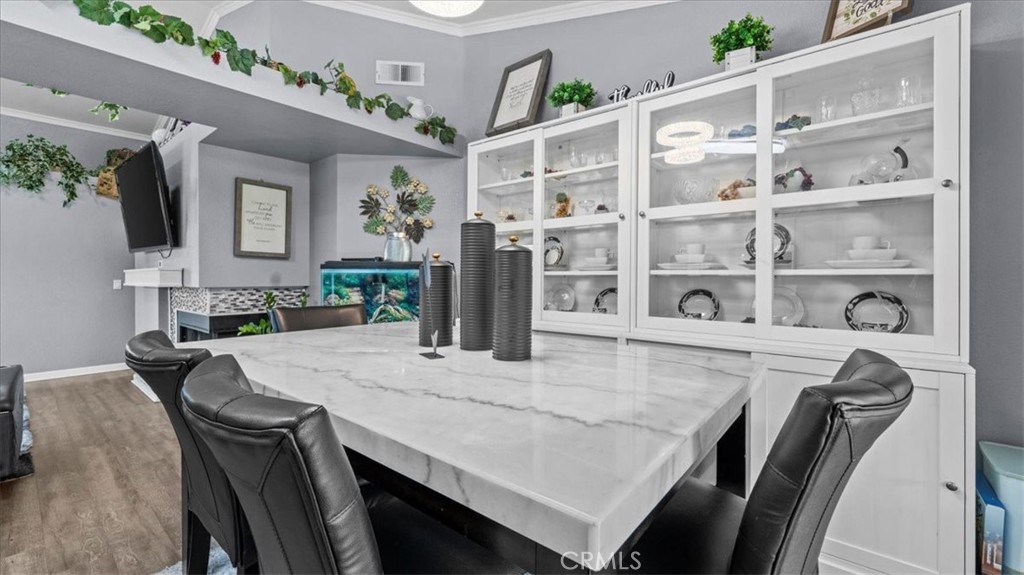 12846 Mayflower Court Riverside, CA 92503 - Photo 14 of 32 a dining room with furniture