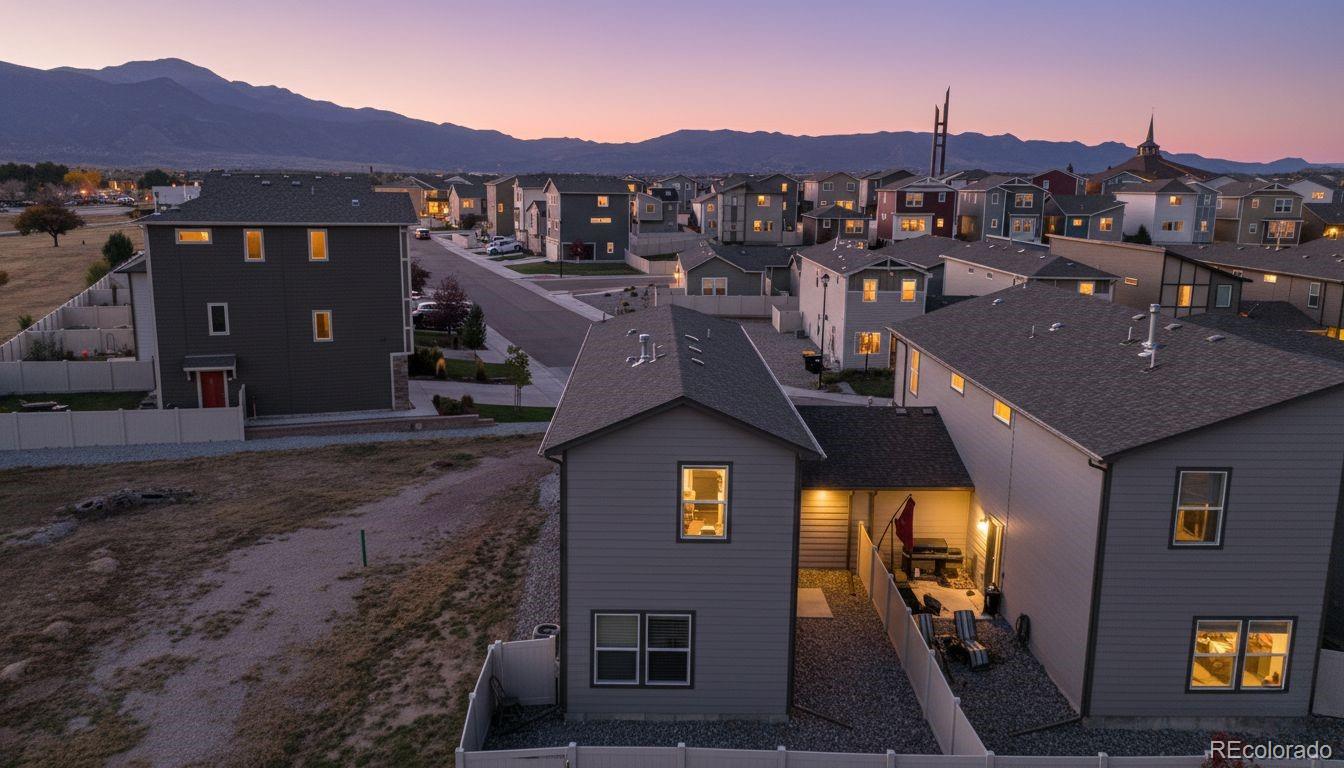 4121 Jericho Loop Colorado Springs, CO 80916 - Photo 3 of 35