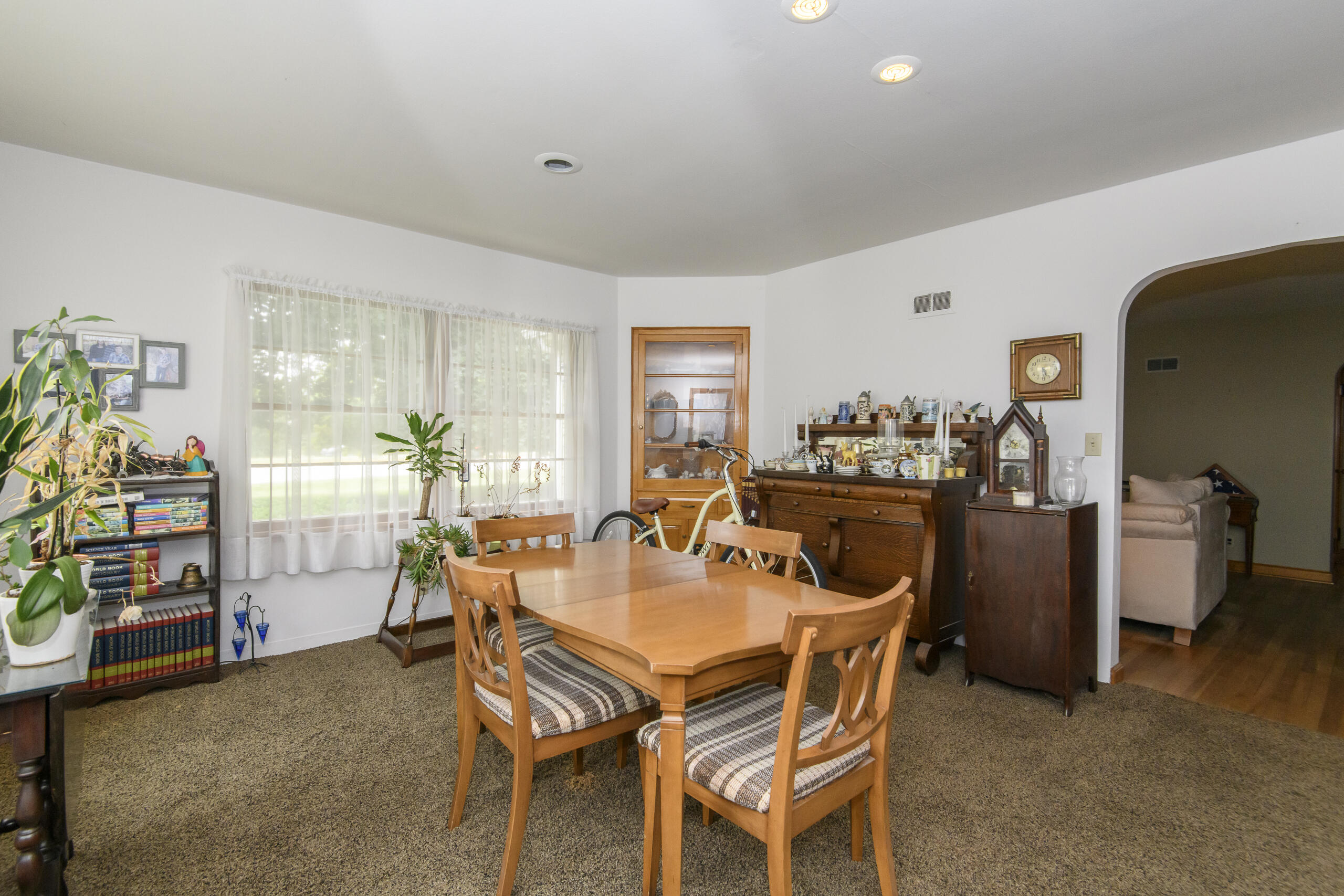 9610 North Cedarburg Road Mequon, WI 53092 - Photo 8 of 28 South and West Sunlight