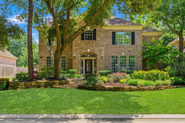 $997,900 | 18 Keelrock Place, The Woodlands, TX 77382