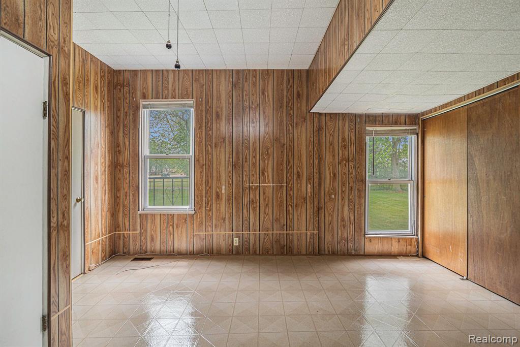 6438 Fenton Road Flint, MI 48507 - Photo 18 of 36
