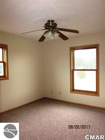 11221 East Colby Road Crystal, MI 48818 - Photo 8 of 20 1771555-7.JPG
