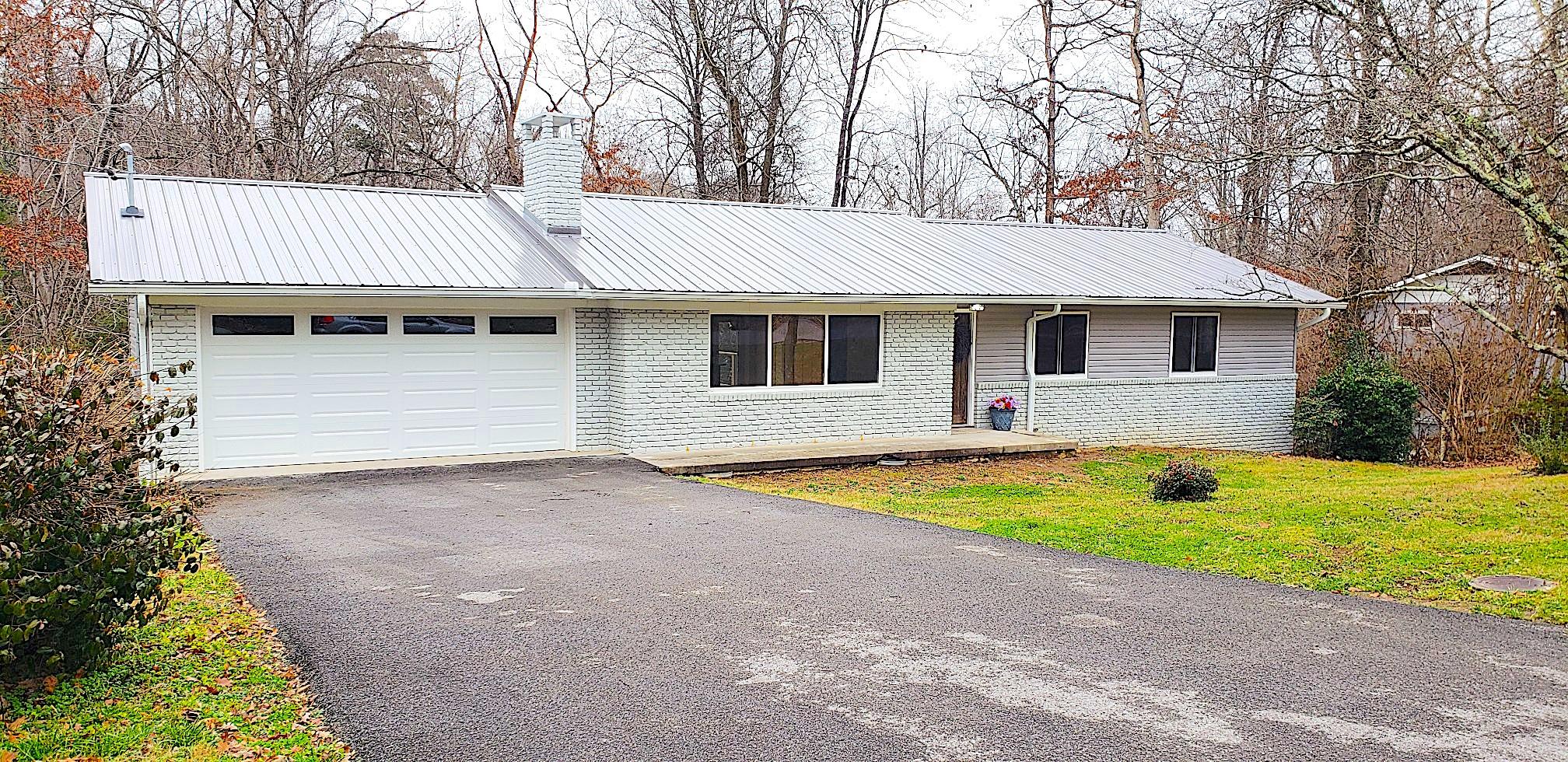 5908 Nottingham Road Knoxville, TN 37918 - Photo 1 of 23 Angela's driveway
