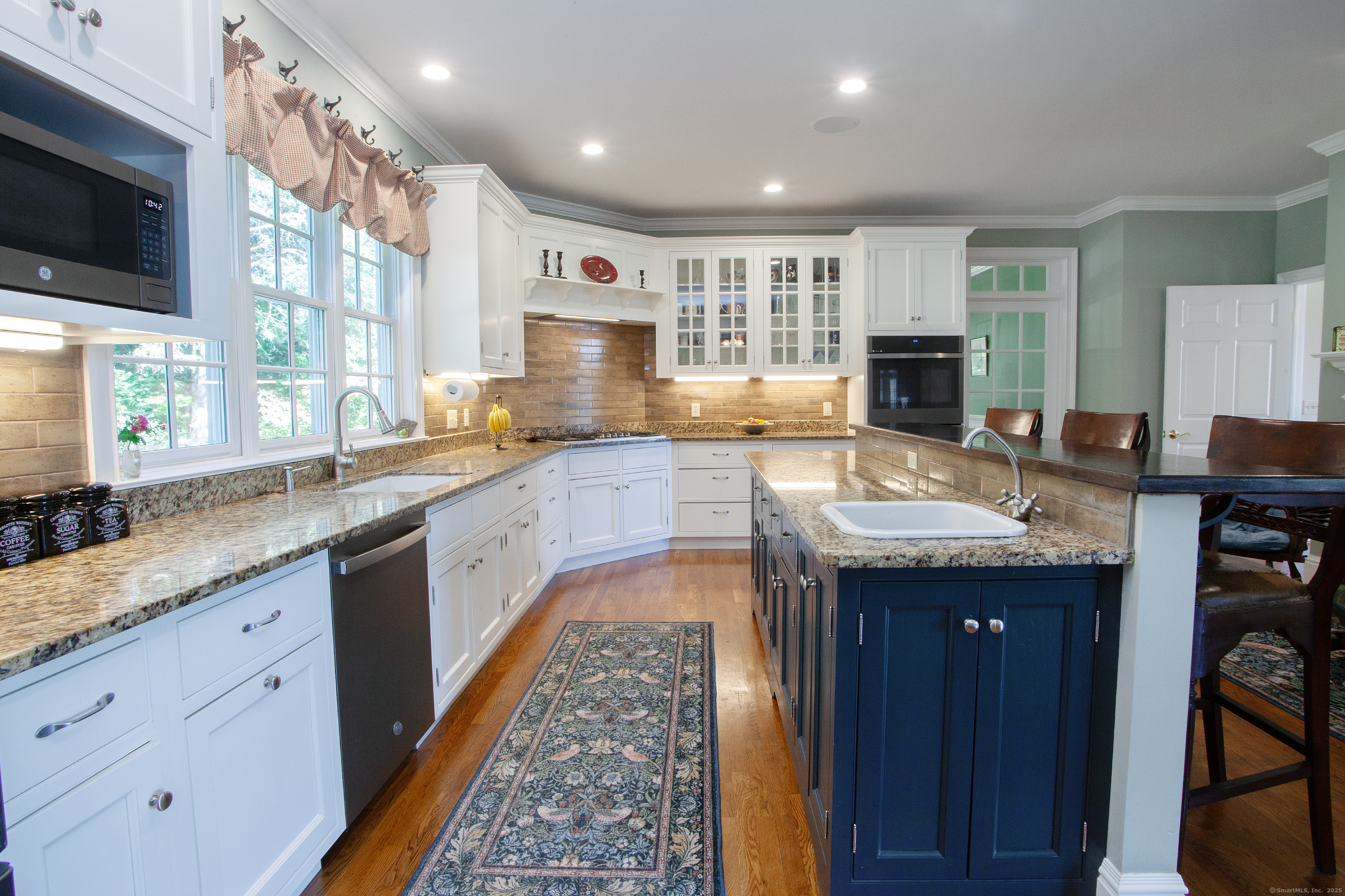 15 Old Orchard Road Granby, CT 06090 - Photo 11 of 32 A chef's delight, 5 burner cooktop and double oven.