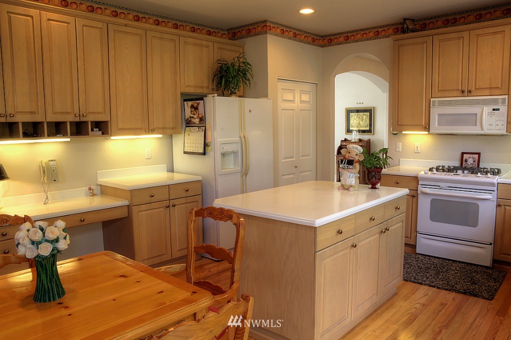 18563 173rd Way Southeast Renton, WA 98058 - Photo 7 of 22