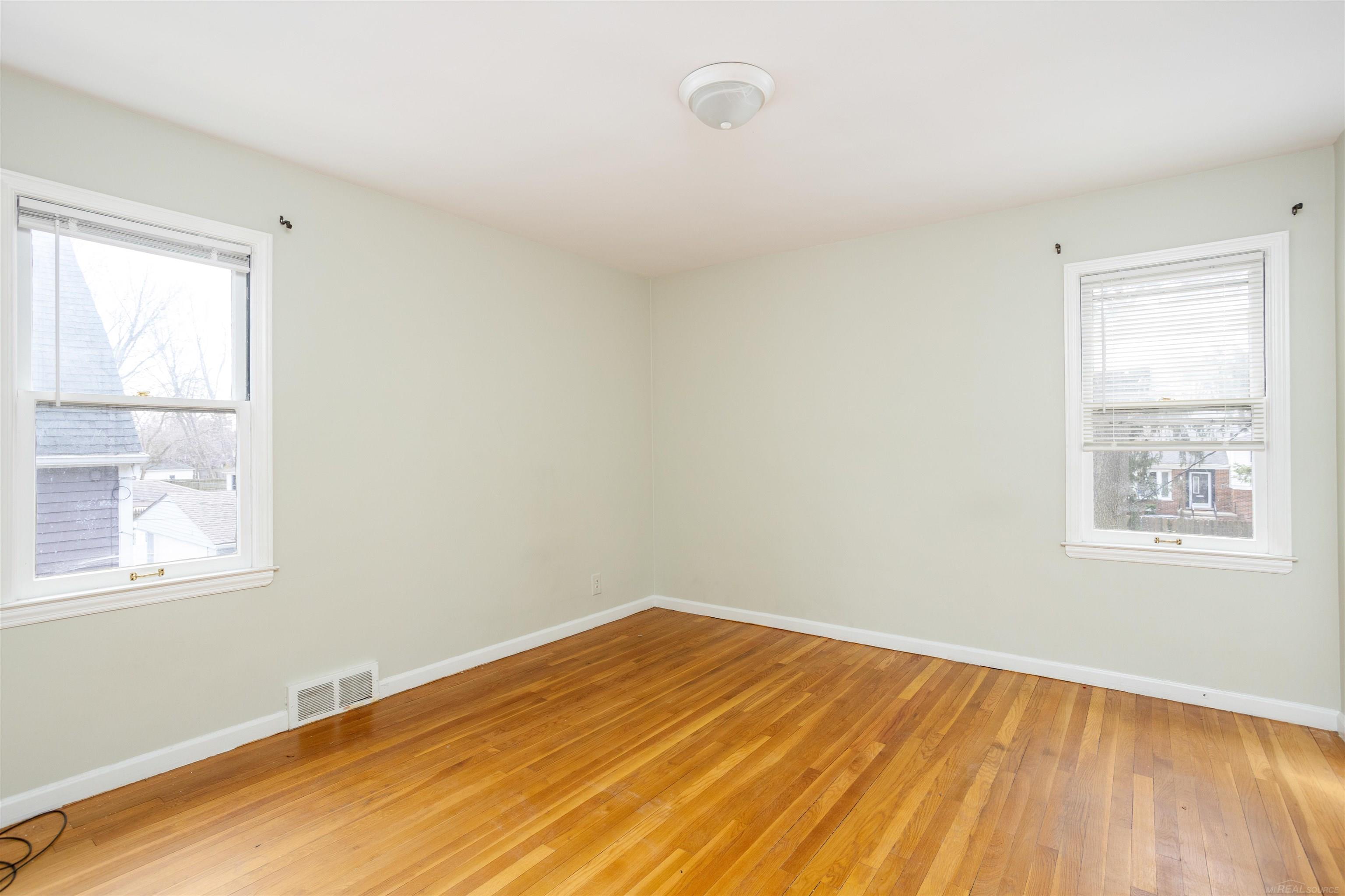 853 Neff Road Grosse Pointe, MI 48230 - Photo 31 of 52 50136683-79b2675c-28a4-46c7-849d-6439d4f3f6c8.JPG
