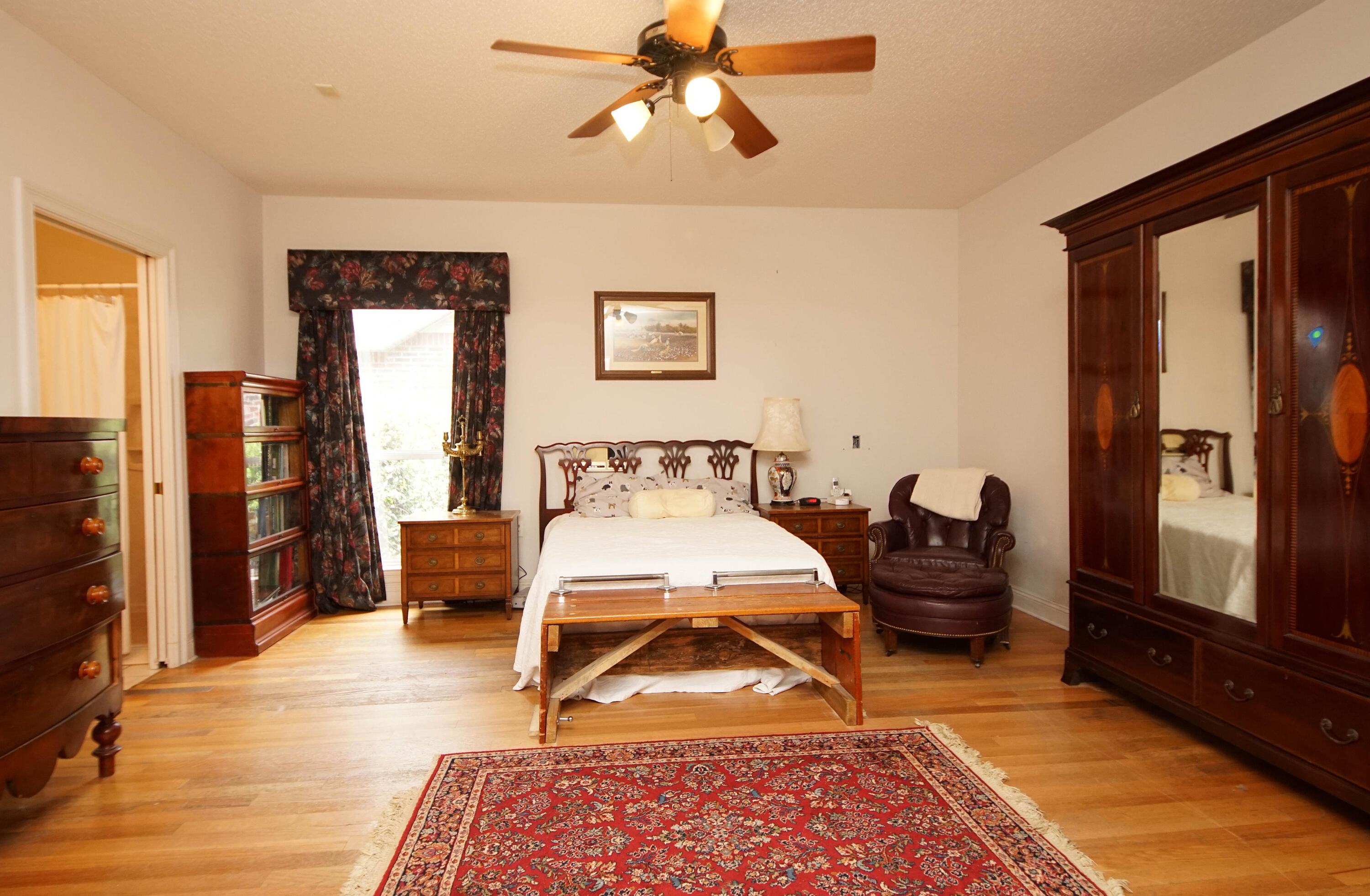 600 Northwest Mooney Road Fort Walton Beach, FL 32547 - Photo 20 of 35 a living room with furniture rug and window