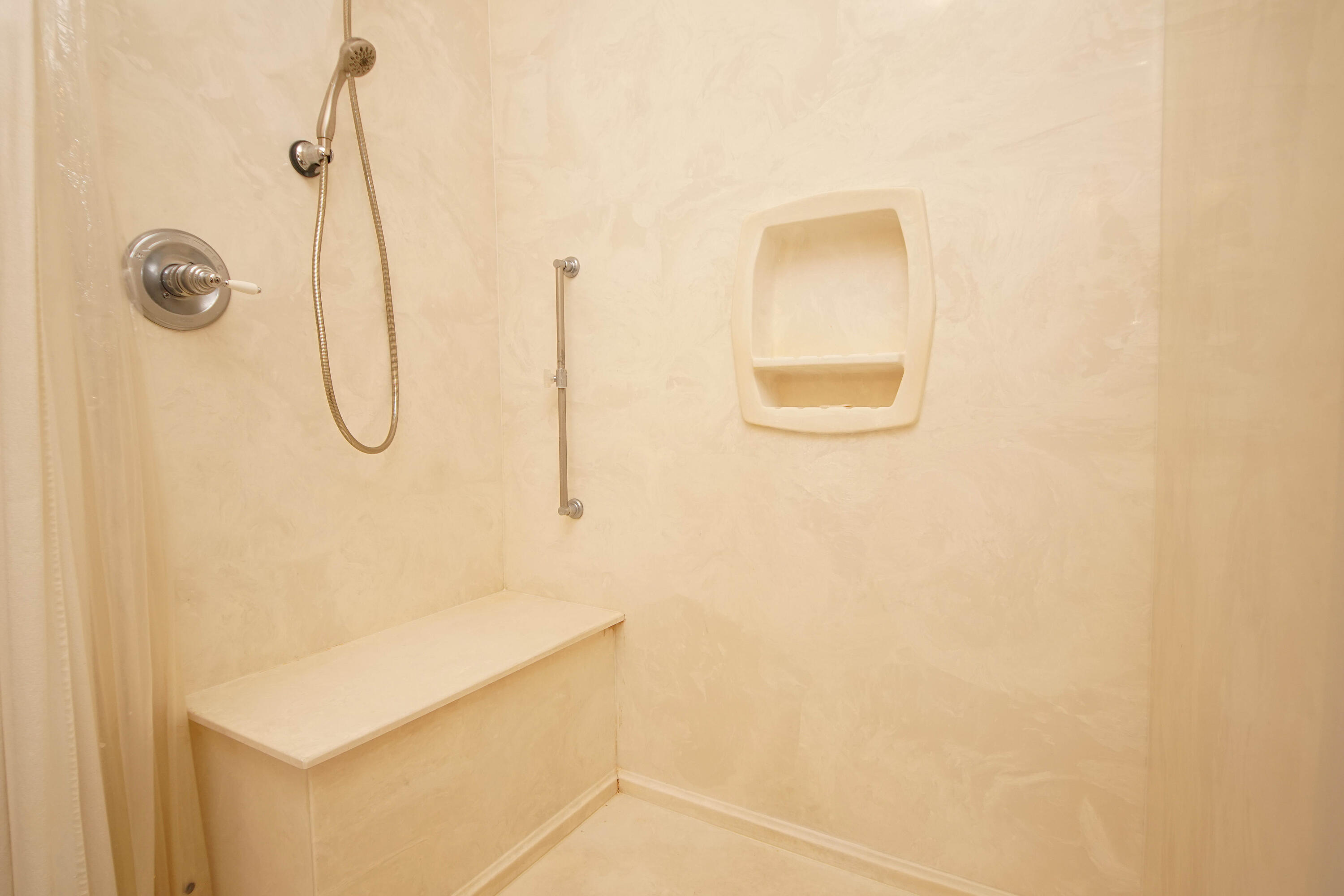 600 Northwest Mooney Road Fort Walton Beach, FL 32547 - Photo 24 of 35 a bathroom with a shower