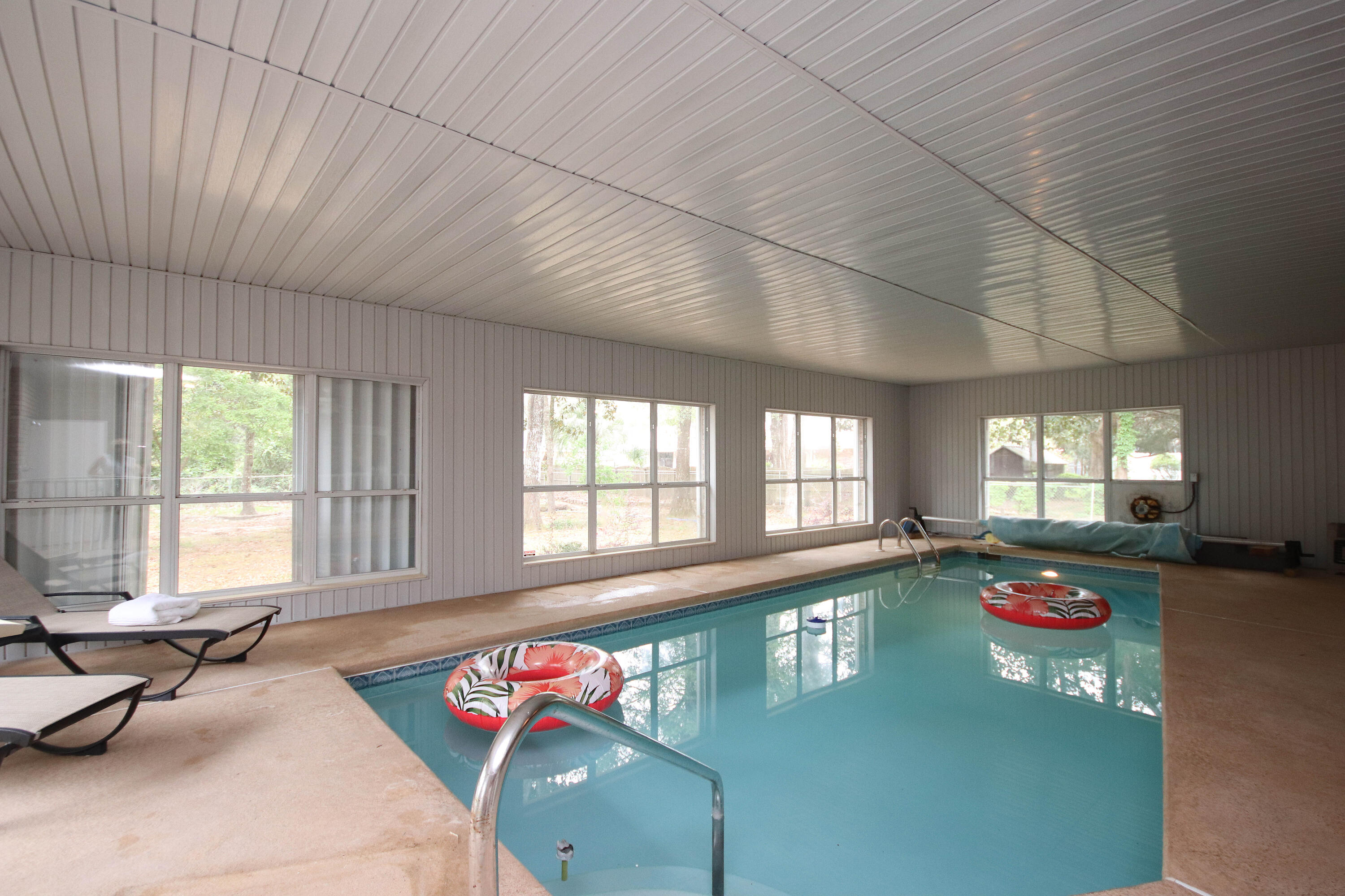 600 Northwest Mooney Road Fort Walton Beach, FL 32547 - Photo 29 of 35 a very nice looking room with a large window