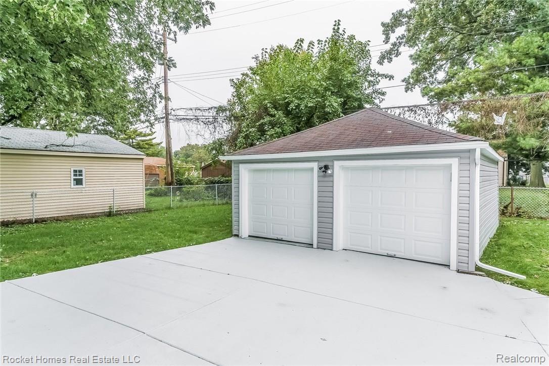 414 Roth Boulevard Clawson, MI 48017 - Photo 20 of 27 022-Garage-3292690-medium.jpg