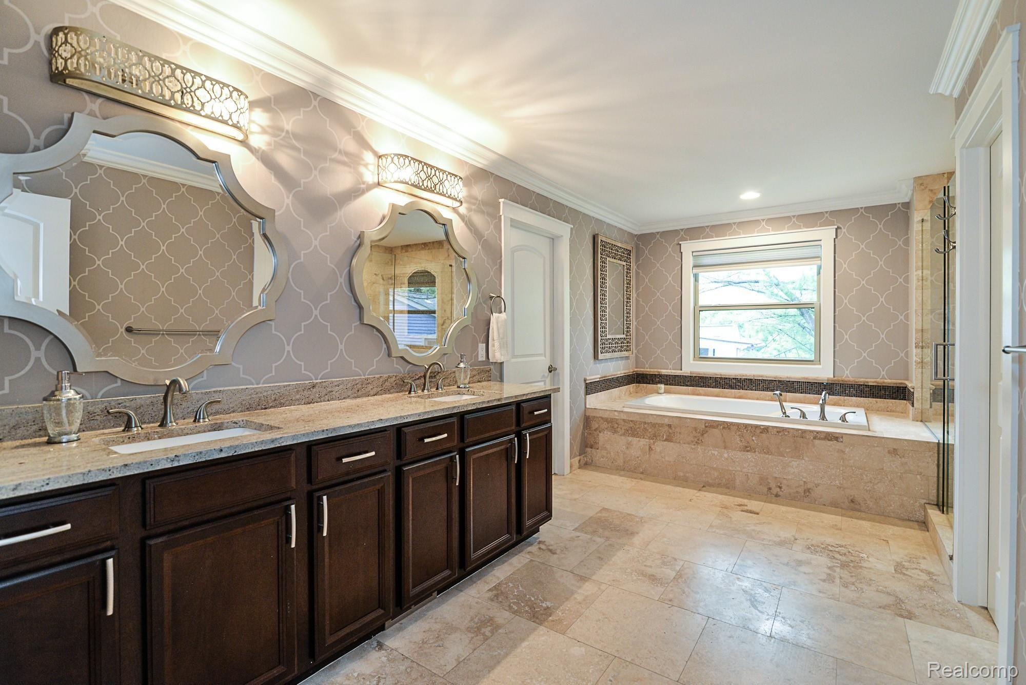522 Rouge Street Northville, MI 48167 - Photo 33 of 66 Master Bathroom (pic #1)