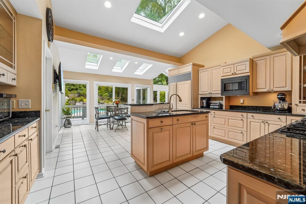 8 Union Hill Road Denville, NJ 07834 - Photo 13 of 50