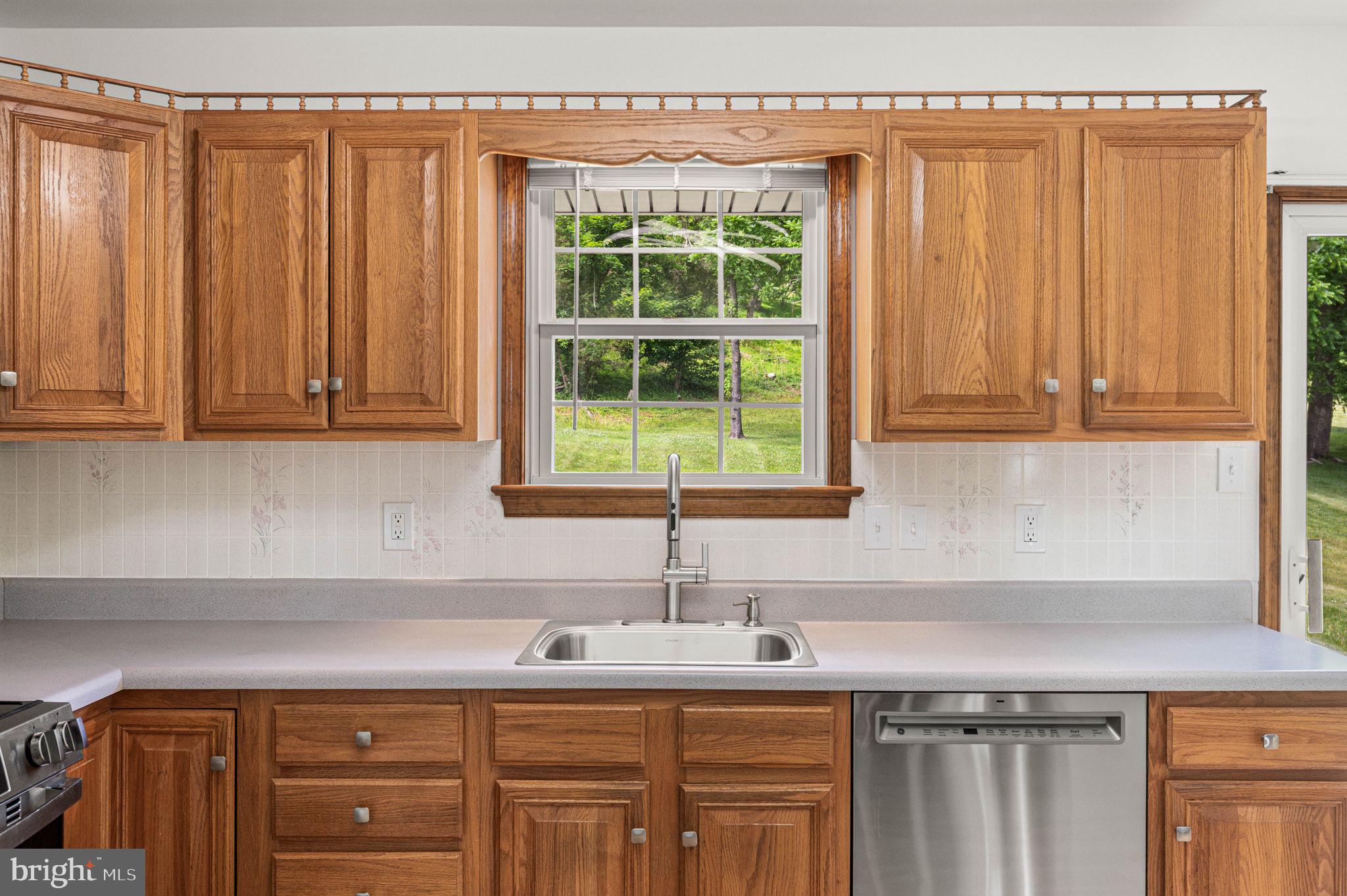 451 Township Line Road Bechtelsville, PA 19505 - Photo 10 of 33 Kitchen