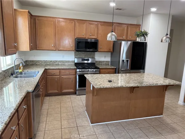 $3,750 | 29204 Gateway Drive, Lake Elsinore, CA 92530